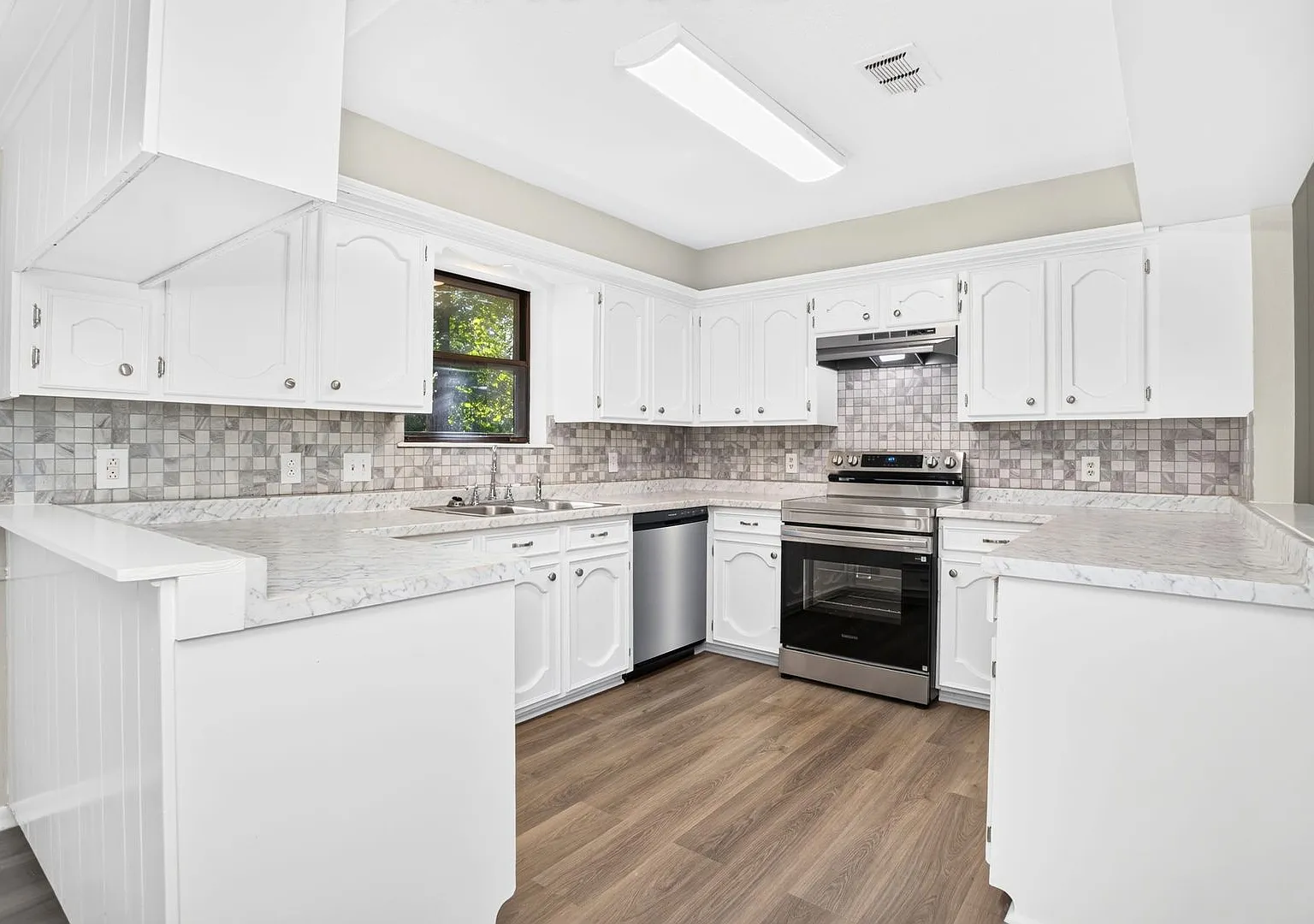 4 Bedroom 2 Bath House — Photo 3