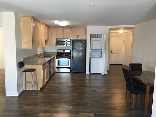 1st image of 6816 Independence Ave APT 106