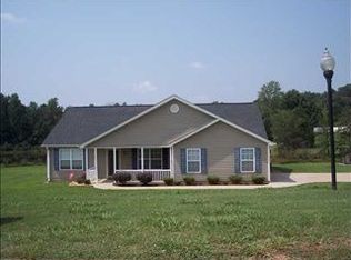 12 Country Knolls Dr, Greer, SC 29651