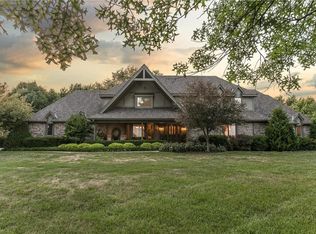 10330 W 177th Ter, Overland Park, KS 66221