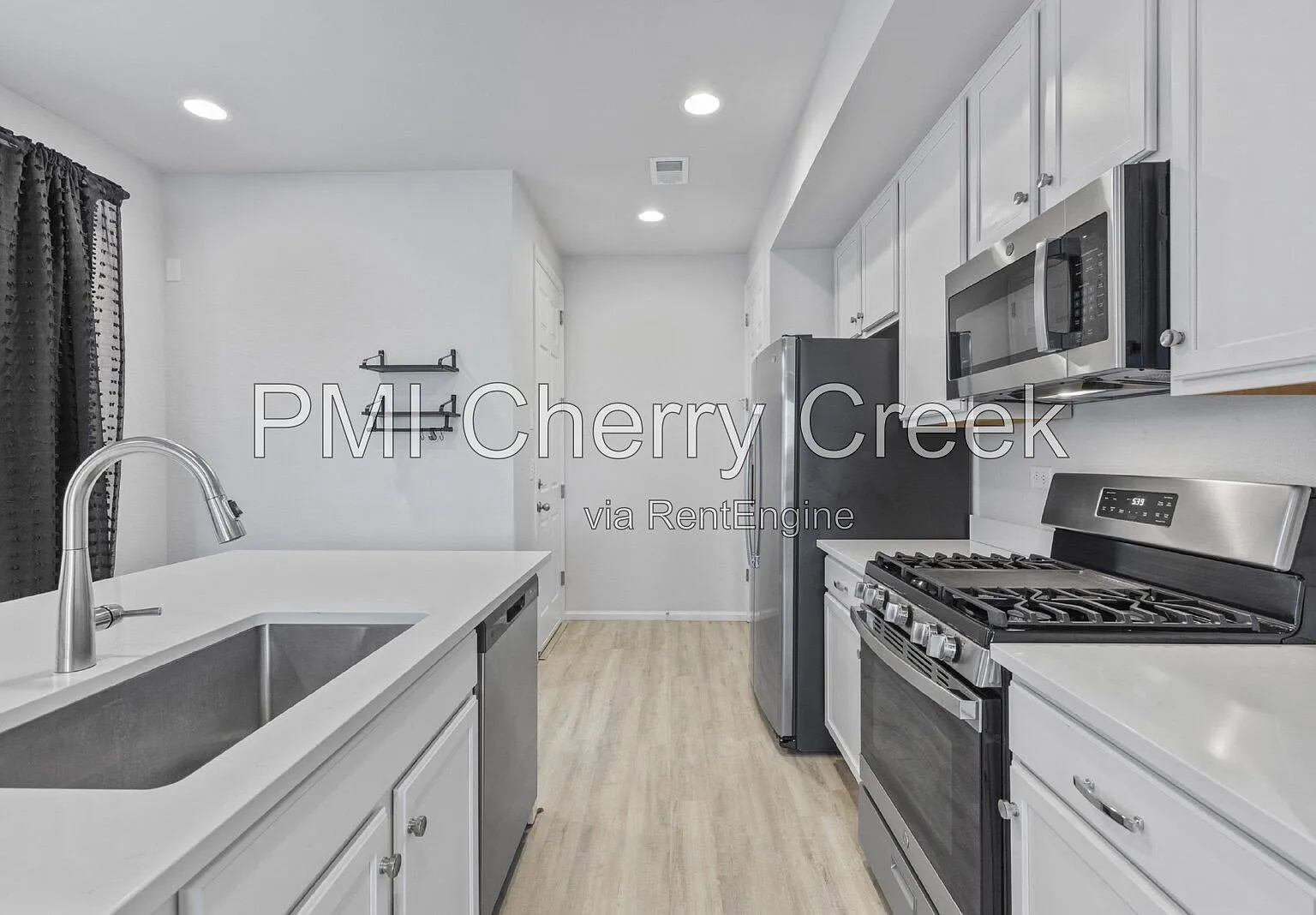 3 bed, 2.5 bath, 1494 sqft, $2,750 — Photo 3