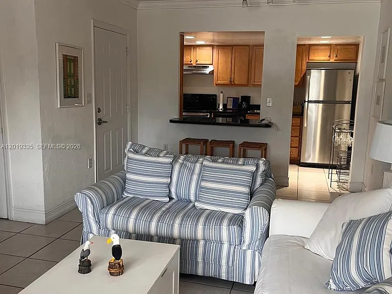 290 Sunrise Dr #208 — Photo 3