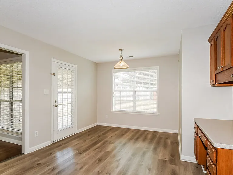 7838 Alexanders Crossing Dr — Photo 8