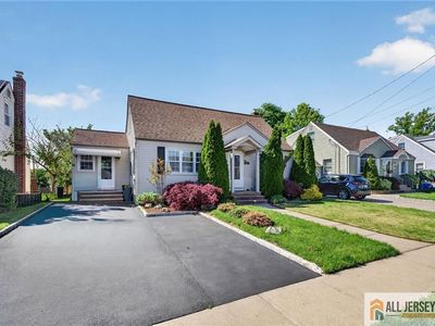 177 Midfield Rd, Colonia, NJ, 07067
