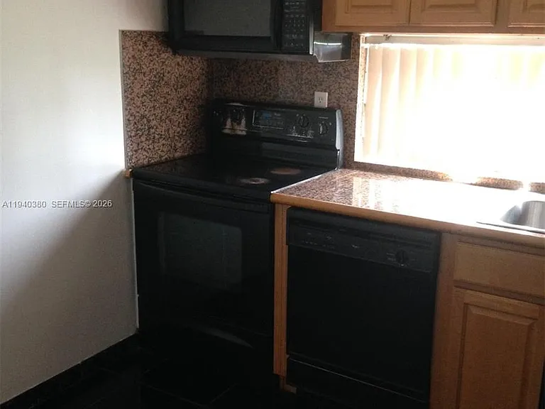 16919 N Bay Rd #514 — Photo 5