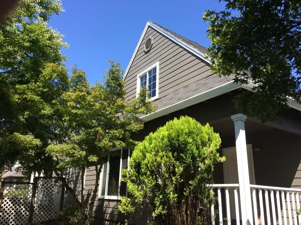715 E Foothills Dr, Newberg, OR 97132