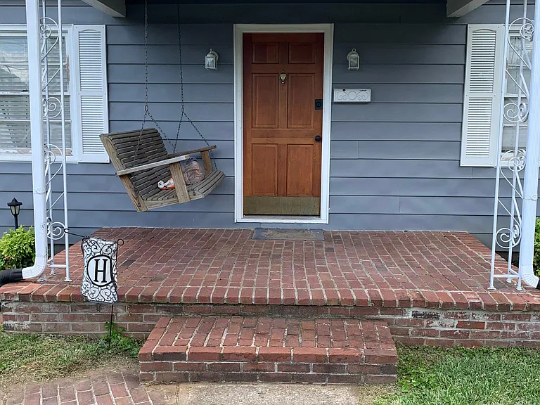 607 Military St — Photo 2