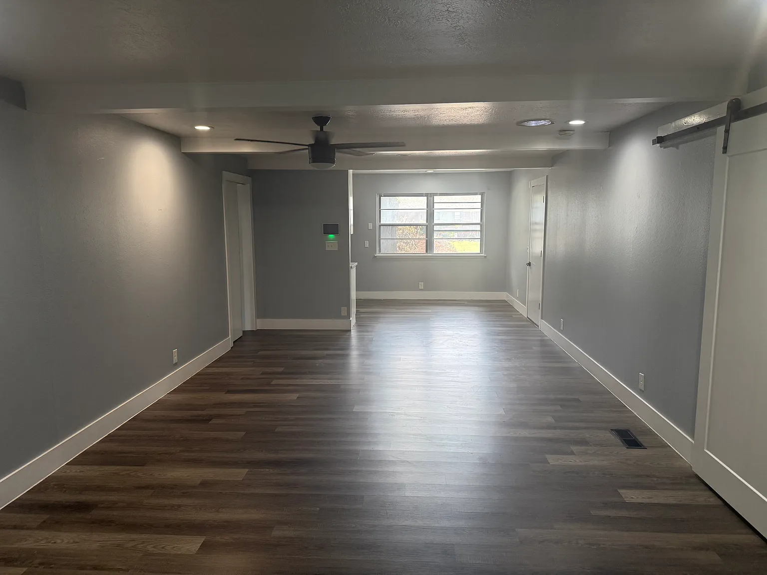 3 bed, 2386 sqft, $1,999 — Photo 3