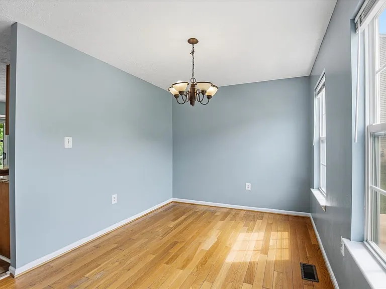 1904 Hilton Ct — Photo 3