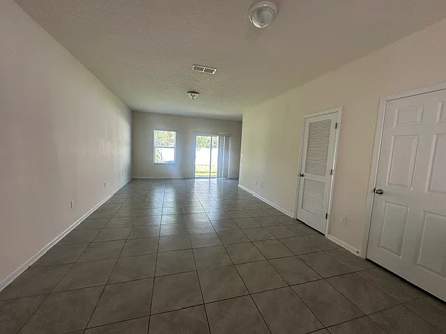 921 Capitol Pkwy — Photo 2