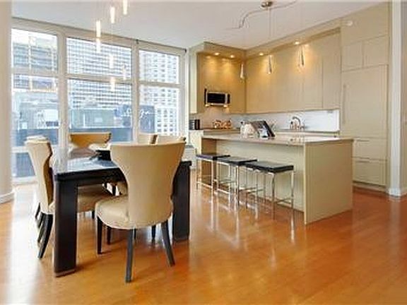 3rd image of 1600 Broadway Unit Penthouse 4d
