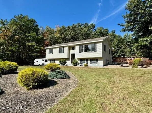 18 Michael Road, Fort Edward, NY 12828