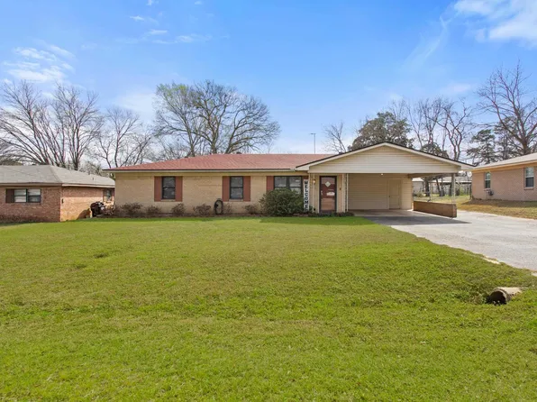 208 Dancer Dr, Longview, TX 75604