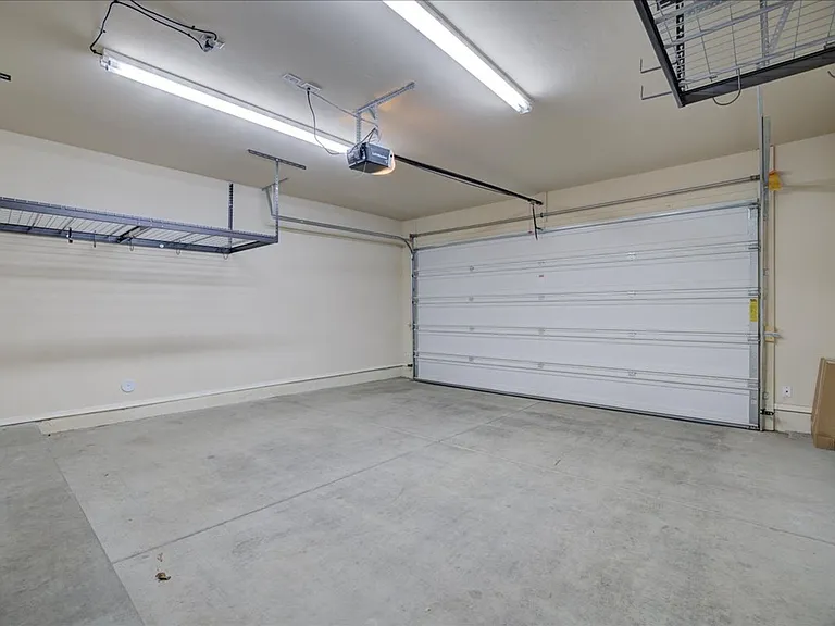 241 E Imperial Ct — Photo 27