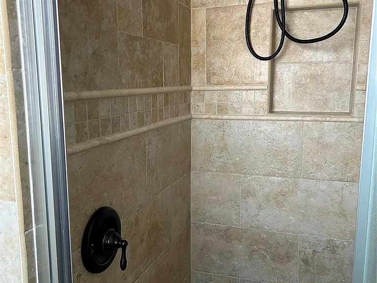 4431 NE 28th Ave — Photo 32