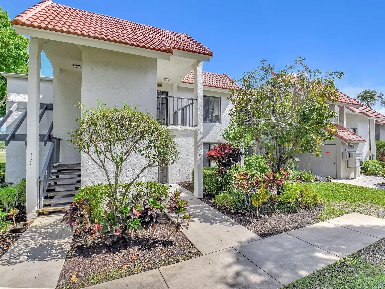 2 bed, 2.0 bath, 1084 sqft, $2,800 — Photo 2