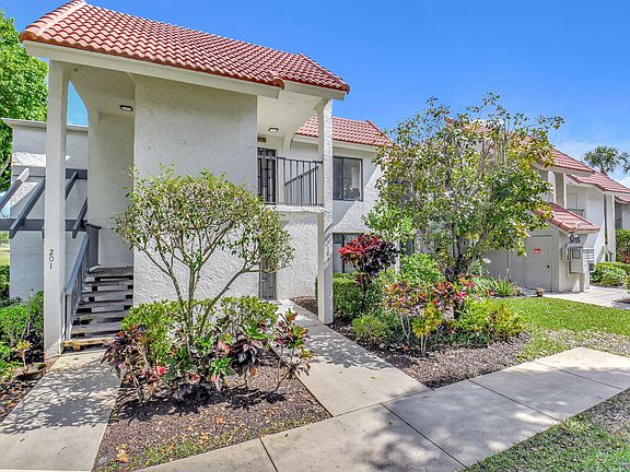 2nd image of 5715 Fairway Park Drive #201