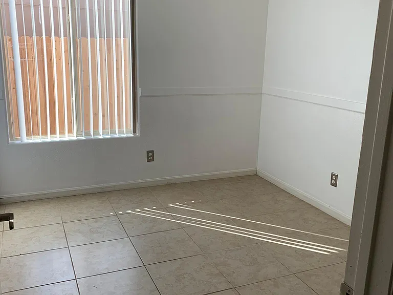 7134 W Becker Ln — Photo 12