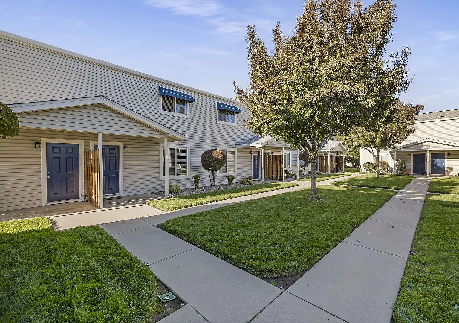 North Lake Village — Photo 1