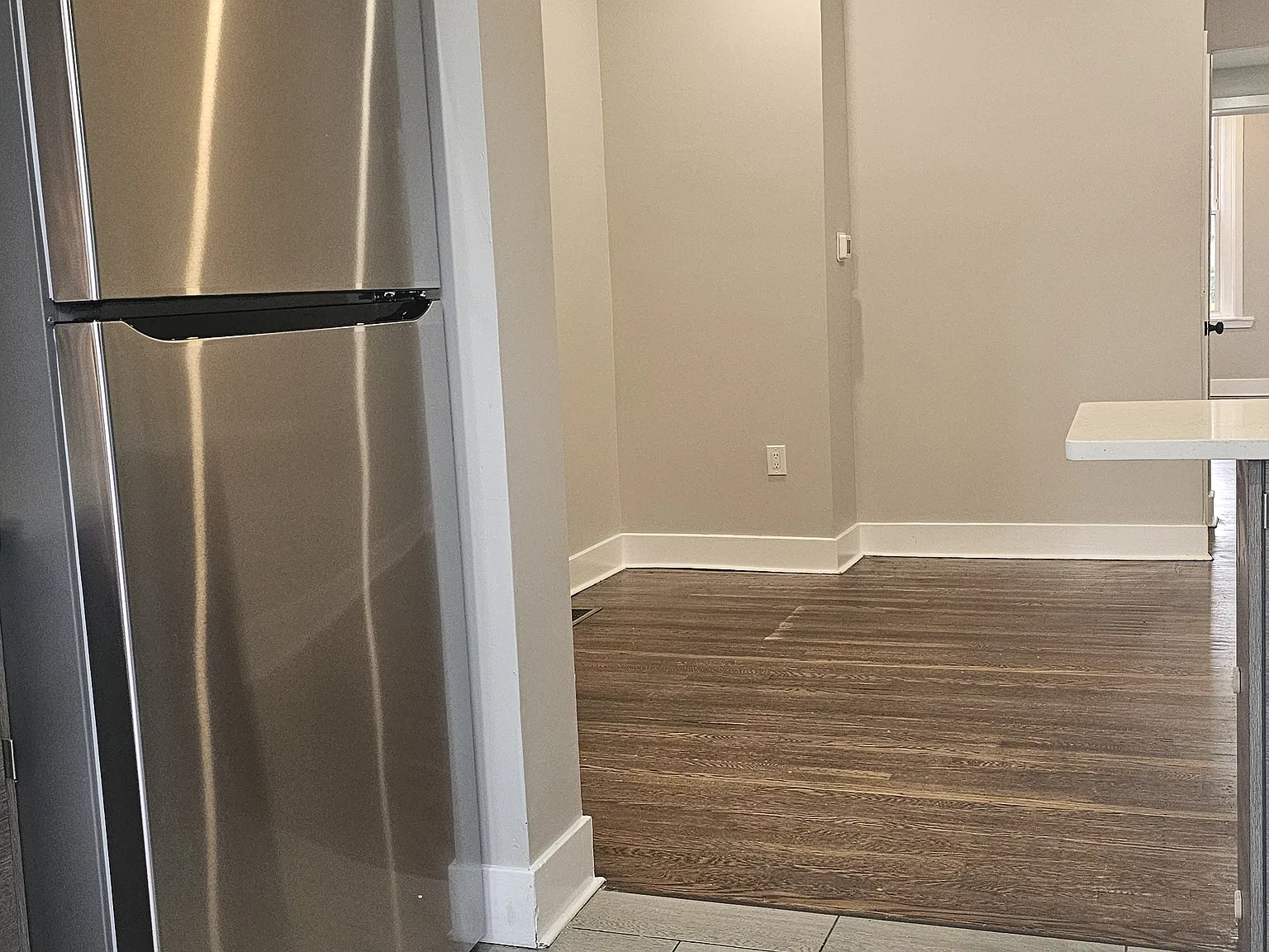 2 bed, 950 sqft, $1,650 — Photo 3