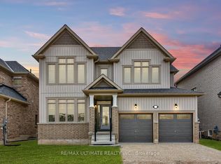 16 McLean Ave, Collingwood, ON L9Y 3V2