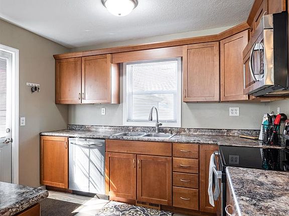 5th image of 2545 2nd AVENUE