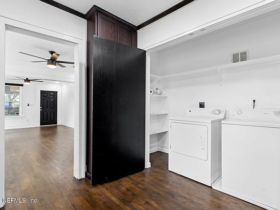 2nd image of 836 Lynton St #836