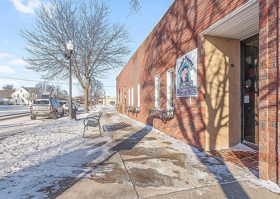 1st image of 2515 W Jefferson Ave