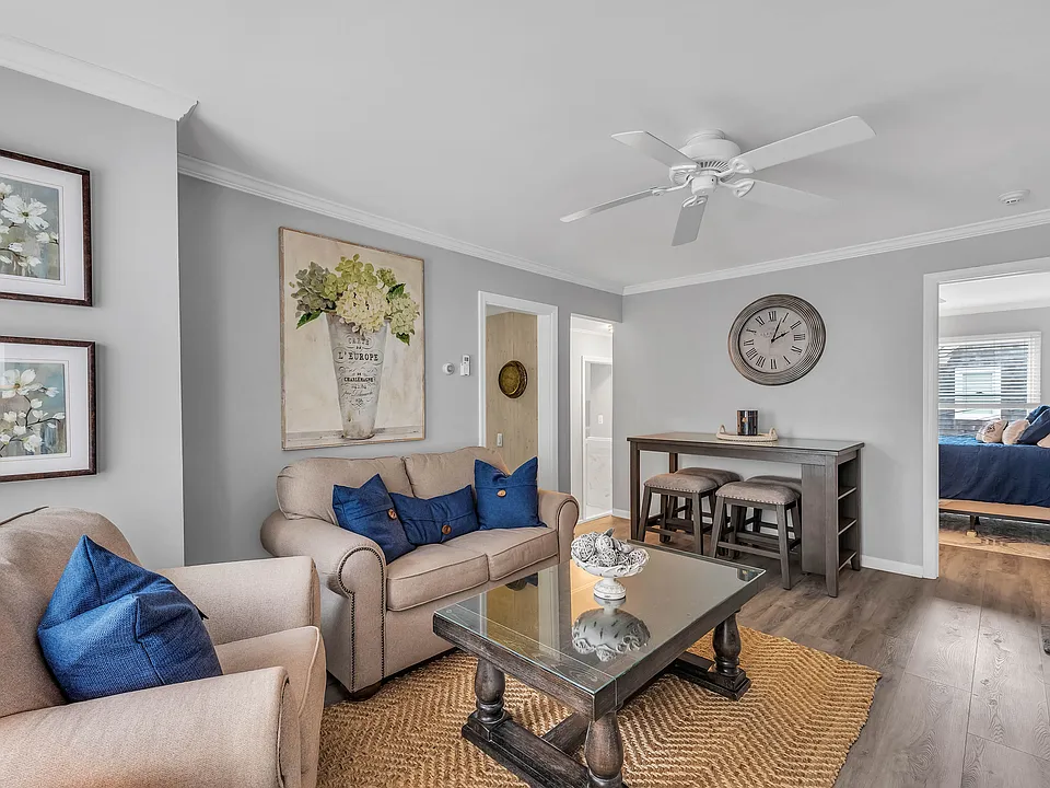 512 Main Ave #2