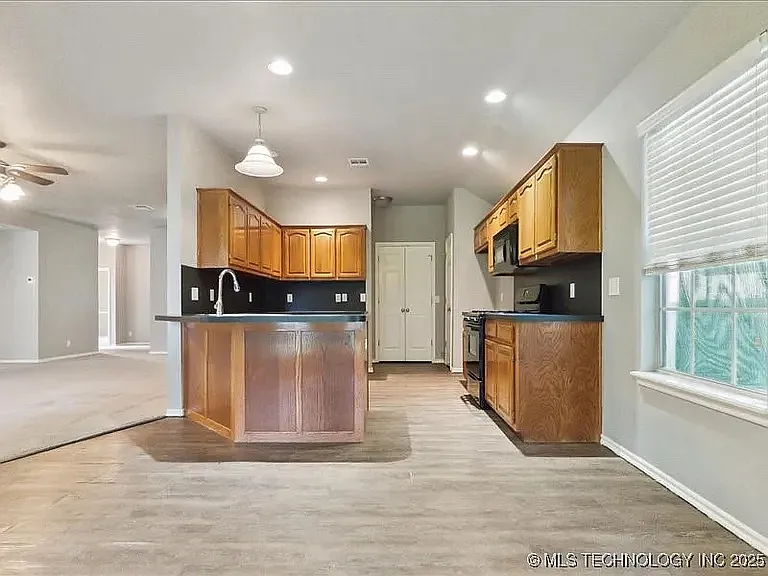 1021 W 117th St S — Photo 5