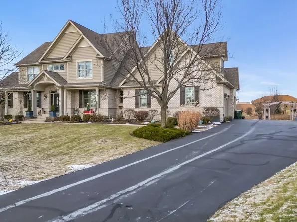 37W250 Mission Hills Dr, St Charles, IL 60175