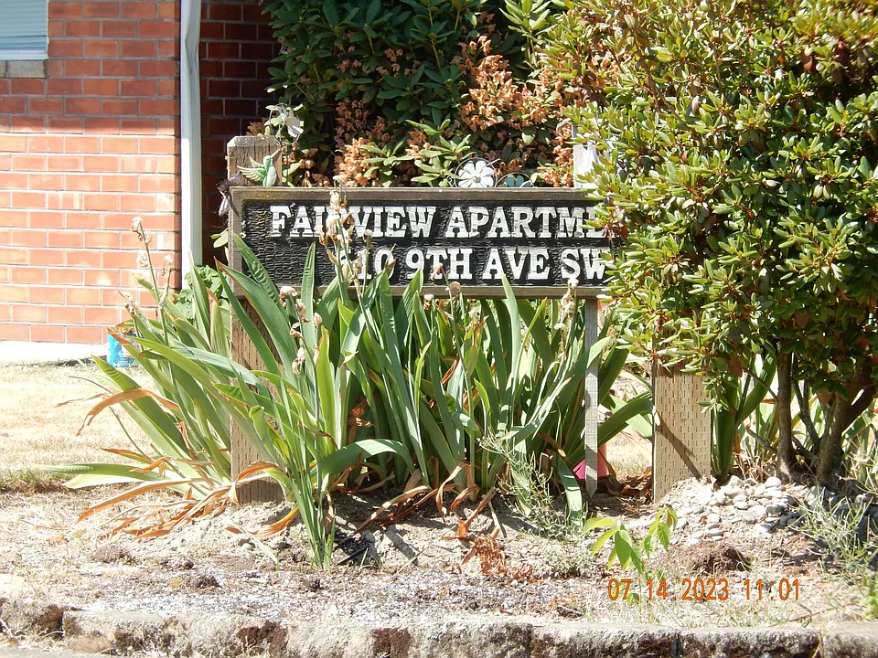 610 9th Ave SW
