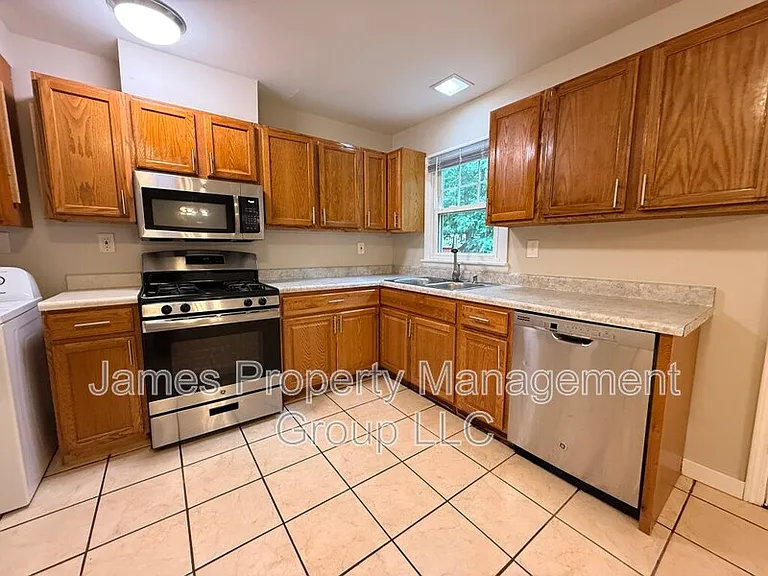 1004 Oakland Dr — Photo 6