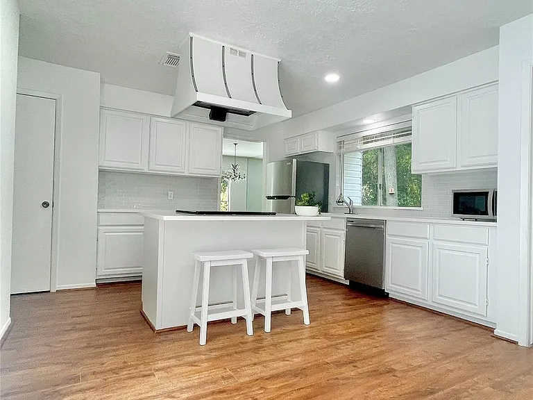 3126 Village Woods Dr — Photo 9