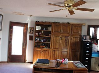 910 Verona Ave, Ravenna, NE 68869