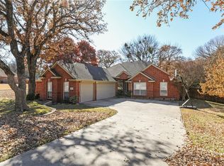 1801 Spinnaker Ln, Azle, TX 76020
