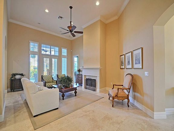 3rd image of 1618 Weybridge Cir