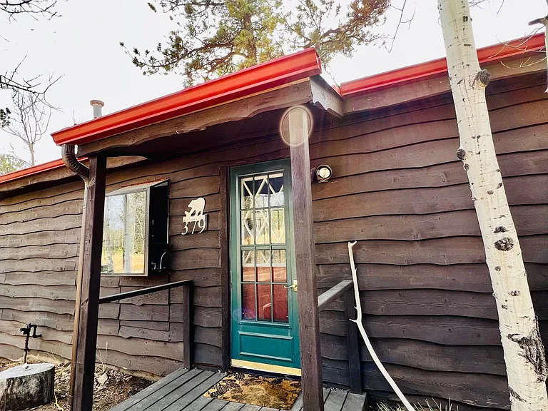 379 Houston St — Photo 2