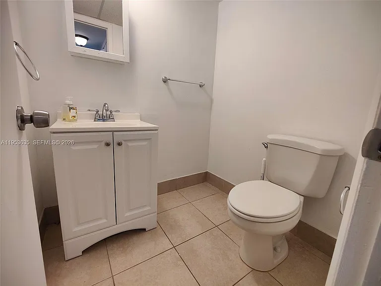 181 Wimbledon Lake Dr — Photo 7