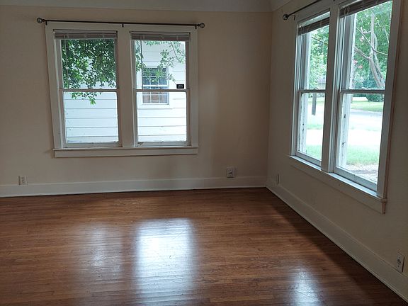 4th image of 972 Allen Ave