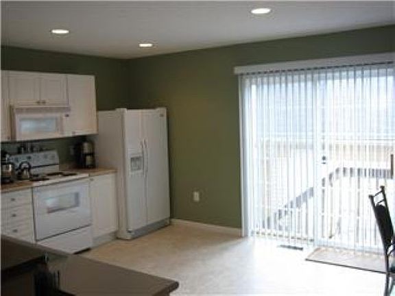 3rd image of 361 Douglasfir Dr