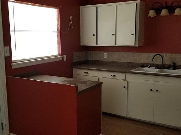 5th image of 905 Pecan Dr