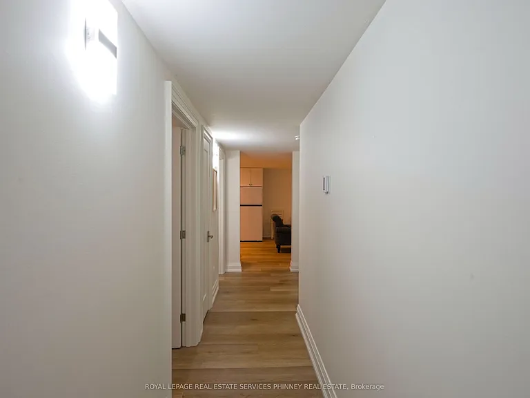 1413 Queen Victoria Ave — Photo 20
