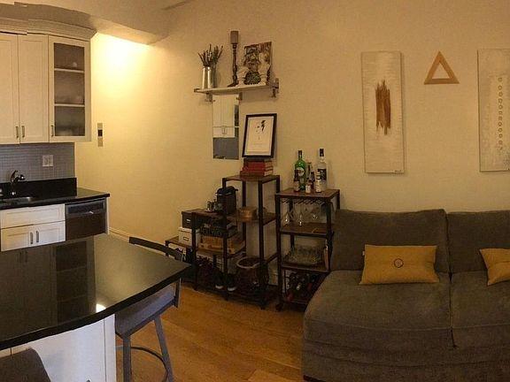 5th image of 118 W 72nd St APT 501