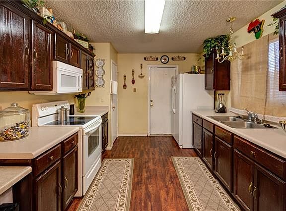 5th image of 2707 Clayton Oaks Dr
