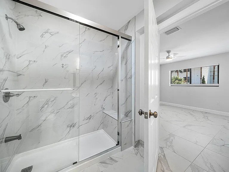 240 SW 7th St #11 — Photo 13