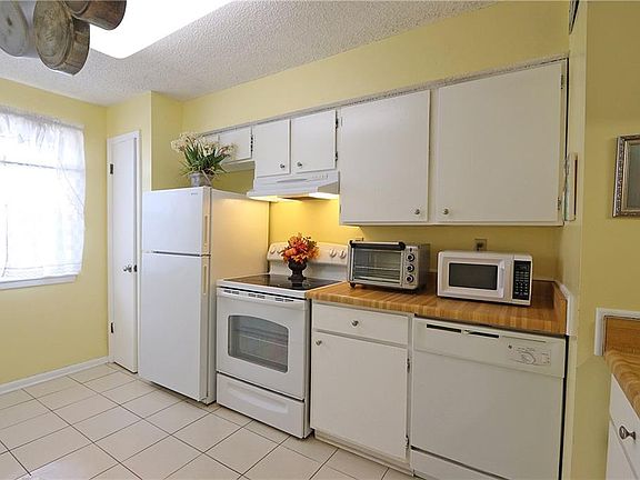 3rd image of 2301 Edenborn Ave APT 612