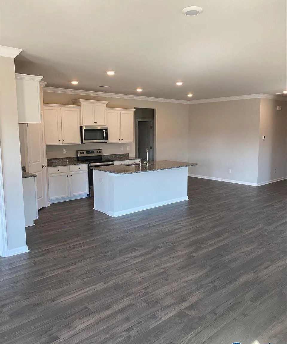 4 bed, 2.0 bath, 1946 sqft, $1,875 — Photo 2