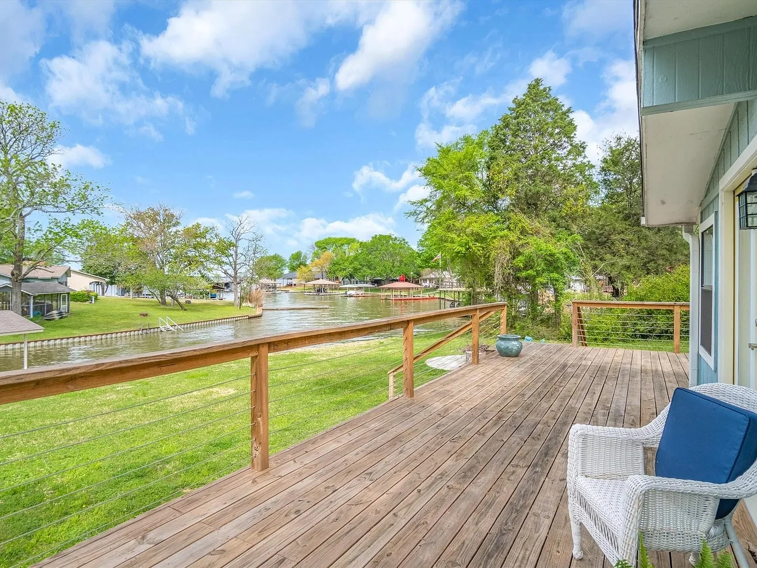 3 bed, 1.0 bath, 1080 sqft, $1,975 — Photo 3
