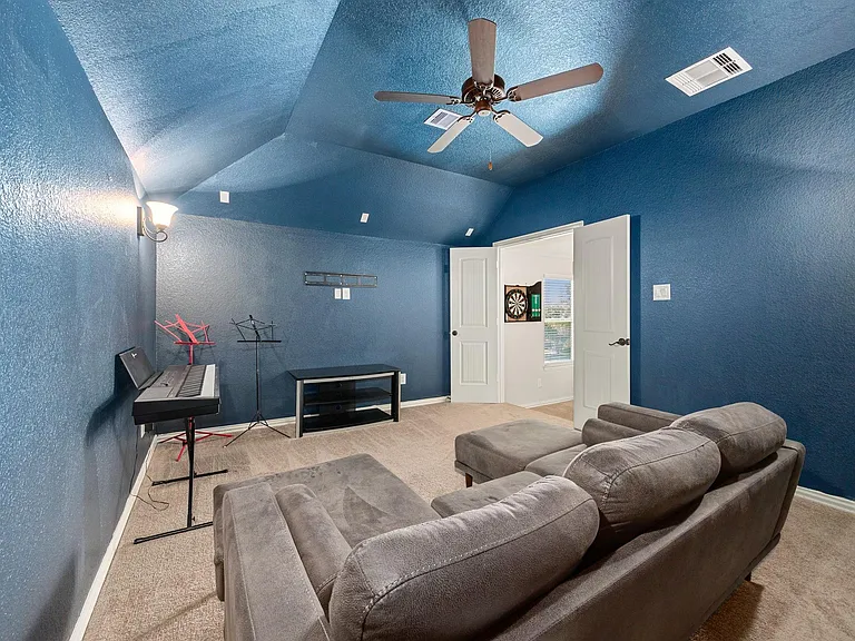 9338 Taylor Cliff Ln — Photo 32